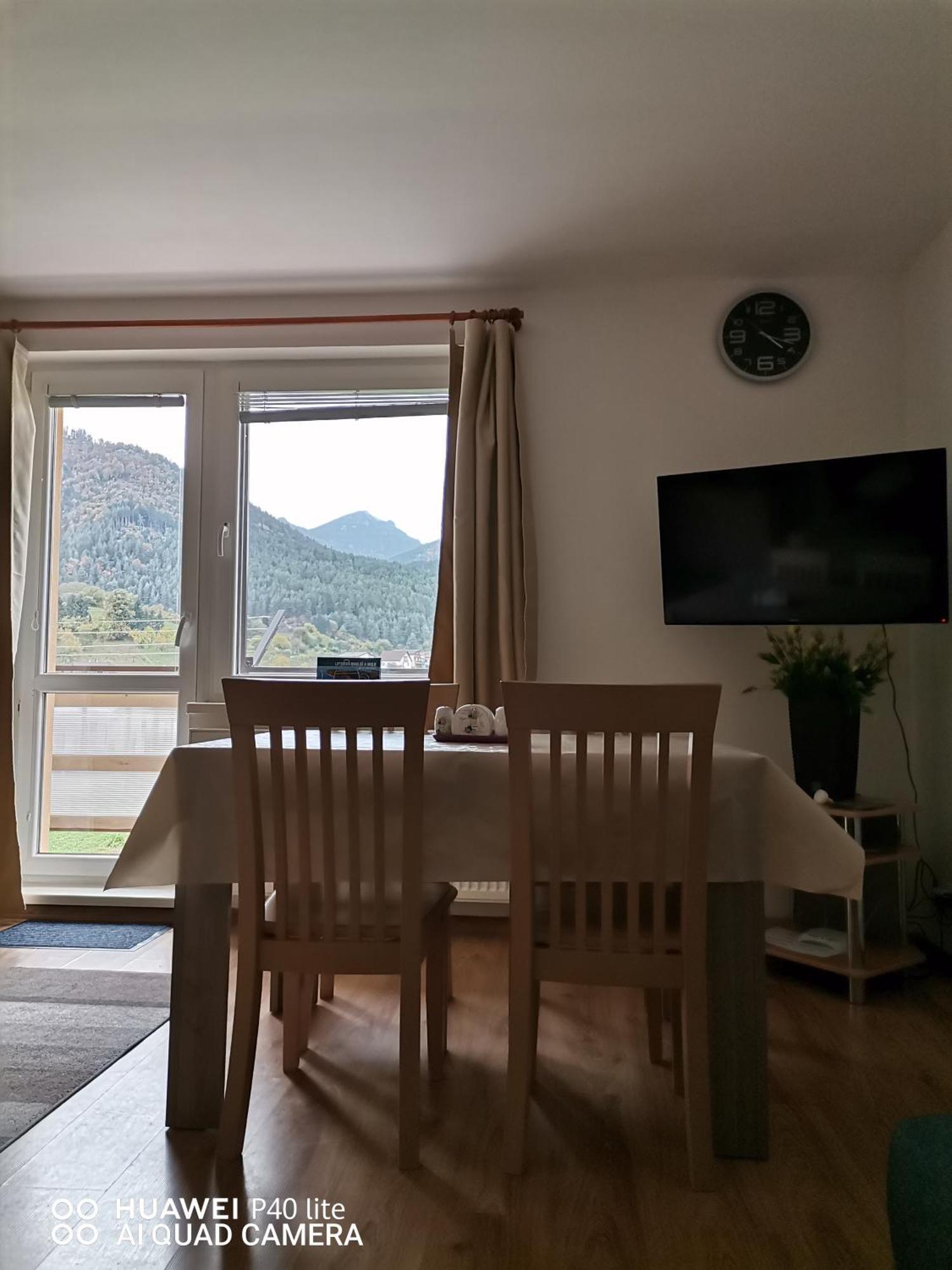 Apartman Family S Vyhladom Na Choc Lucky Exterior photo
